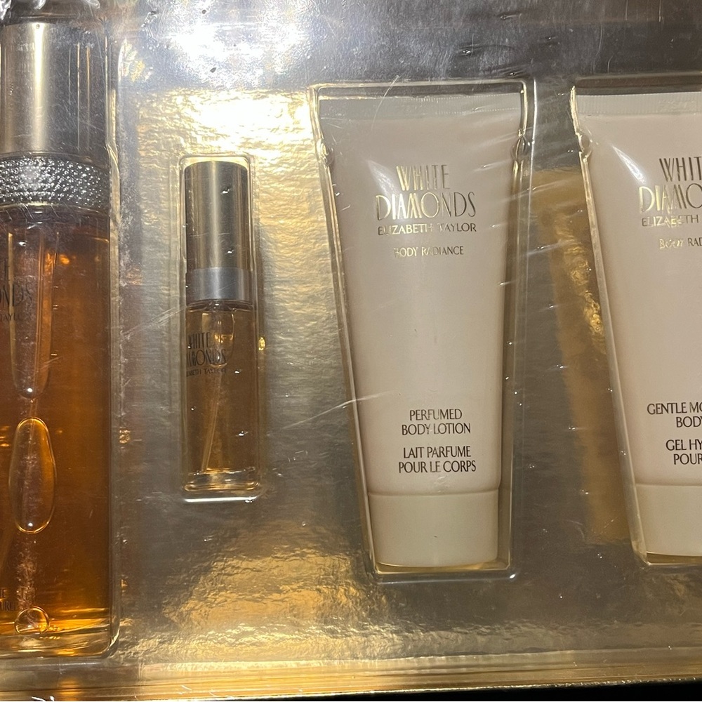 White Diamonds Perfume by Elizabeth Taylor